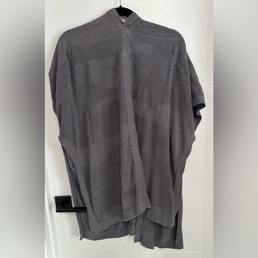 Lululemon: Women’s Find Your Light Wrap- One Size - Picture 10 of 10